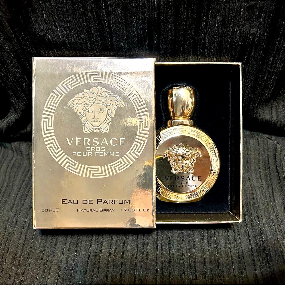 VERSACE EROS Pour Femme Eau de Parfum 1.7oz.  Beautiful bottle.
